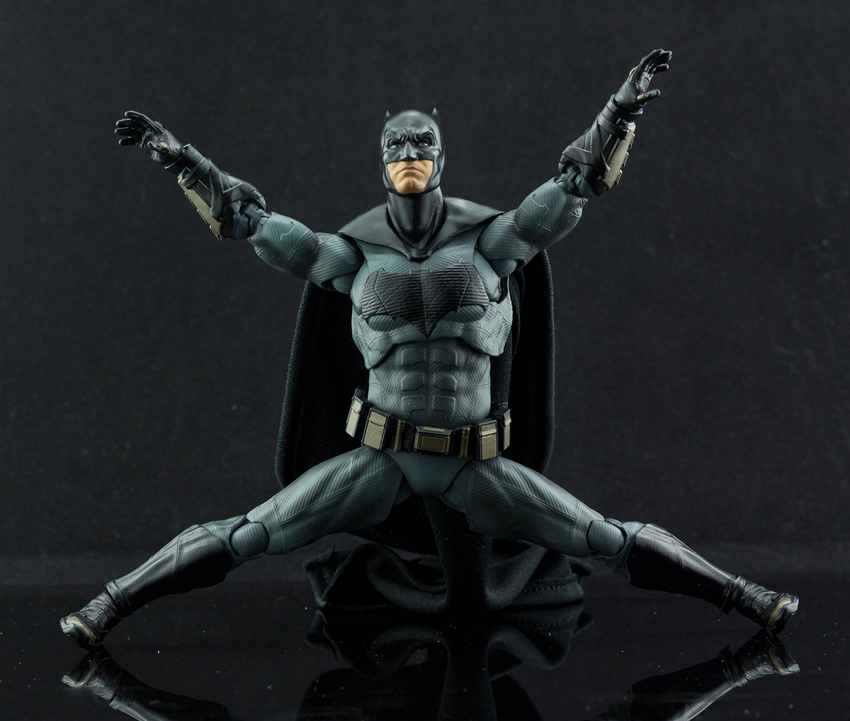 S.H. Figuarts Justice League Batman Review - Toys With 'Tude!