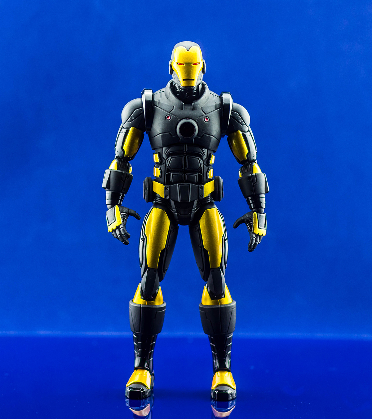 CobraShadowJoes: Mezco Toyz 2018 NYCC Iron Man 42 Figure Review