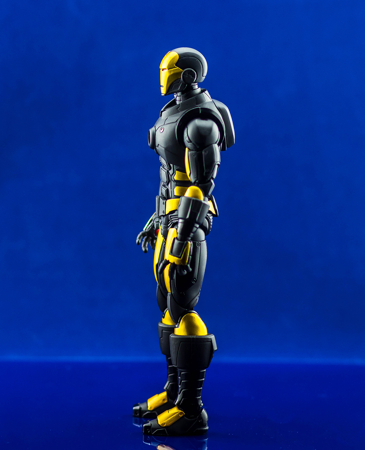 CobraShadowJoes: Mezco Toyz 2018 NYCC Iron Man 42 Figure Review